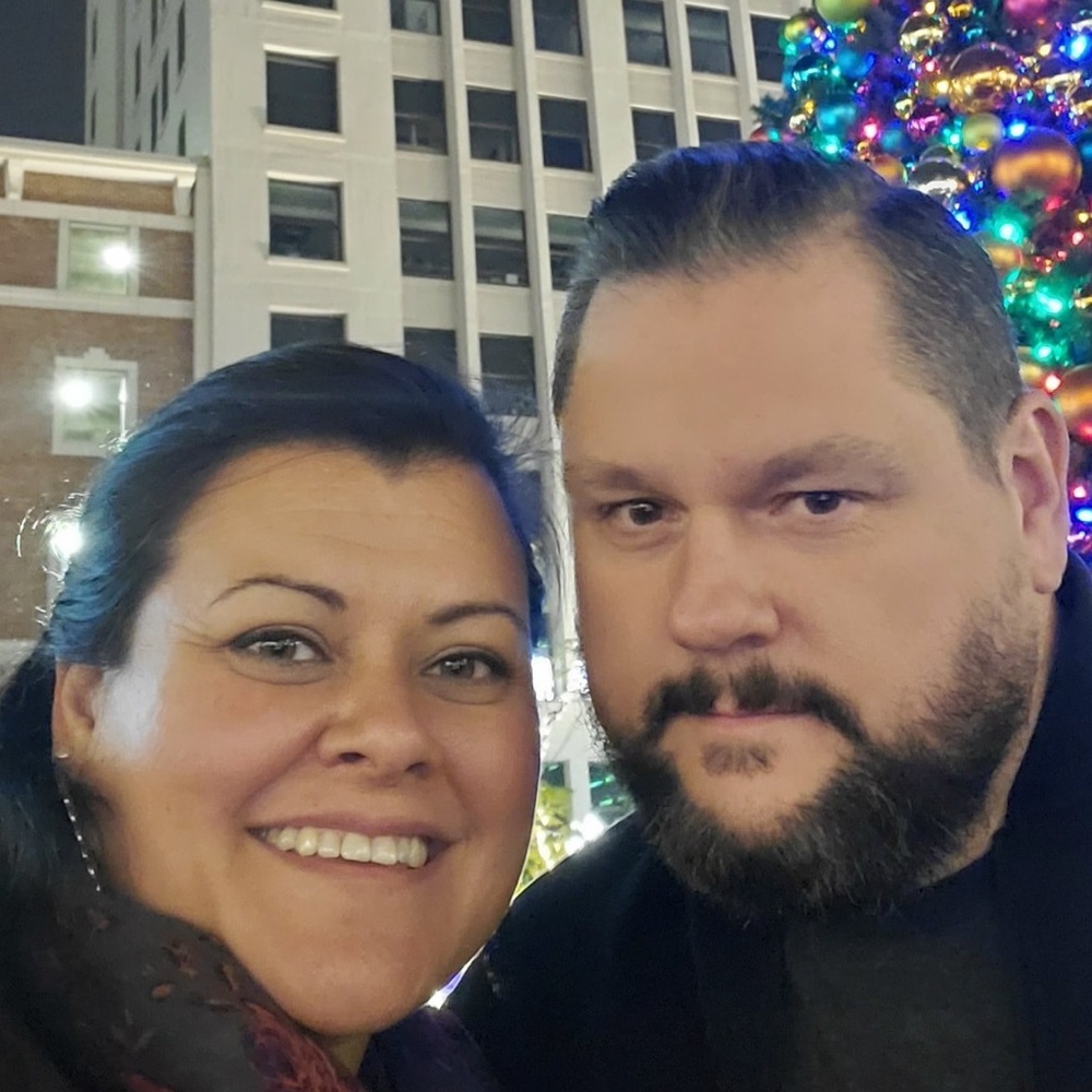 Meet your Poshers, Raquel and Jason